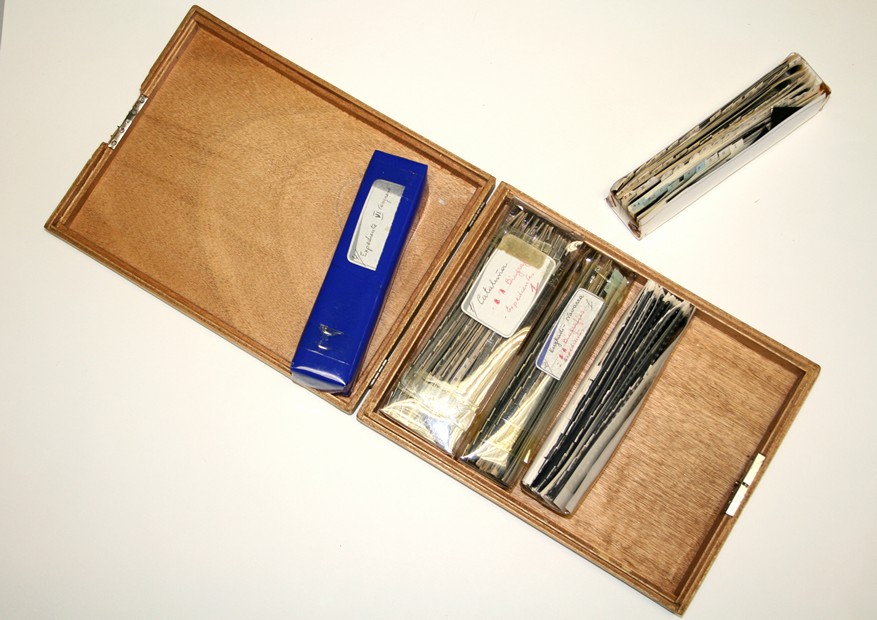 Caja de madera para guardar microfilms.